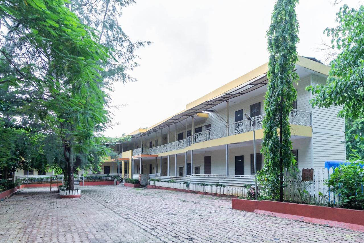 Capital O 47539Capital O Umbergaon Club Umargām Exterior foto